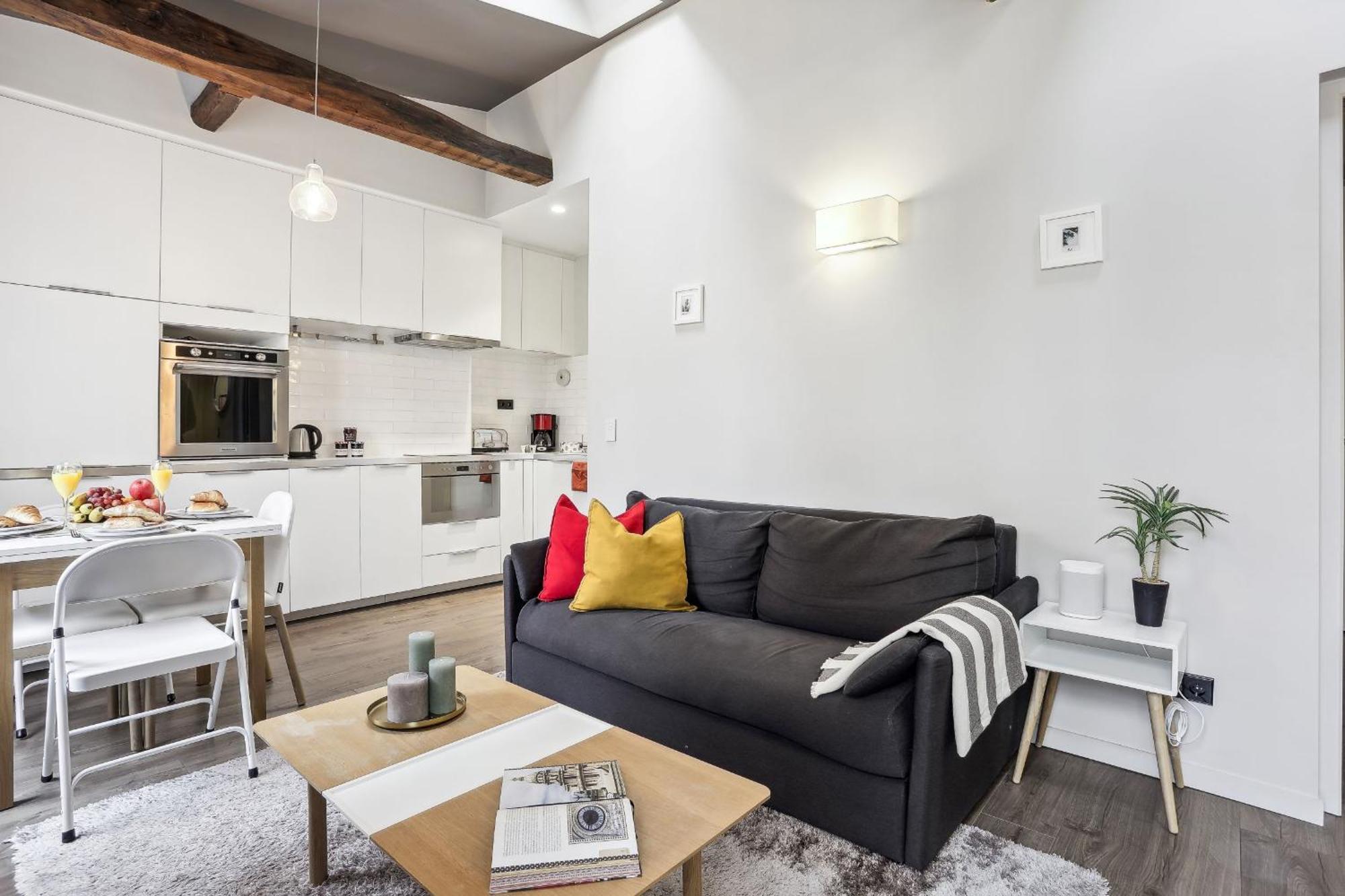 Apartment Eiffel Tower & Champ De Mars - 1br - Cityapartmentstay Paris